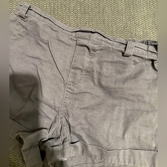 Size Small 5/6 Navy Shorts - Picture 3 of 5